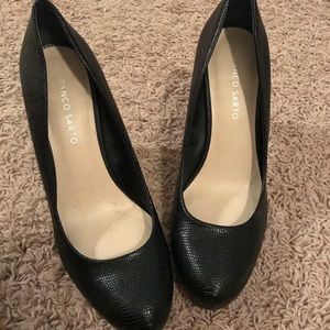 Gorgeous Franco Sarto 3 inch black pumps! Size 9!